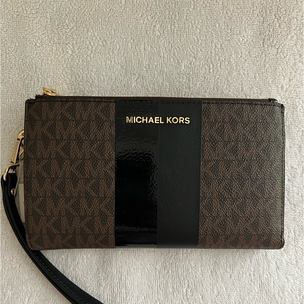 Micheal Kors wristlet